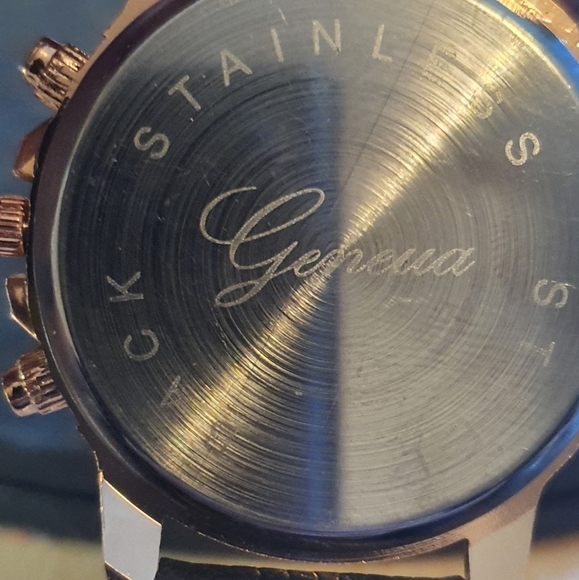 2 for $20😃Geneva Goldtone/Black Leather Men's Watch - Picture 4 of 4